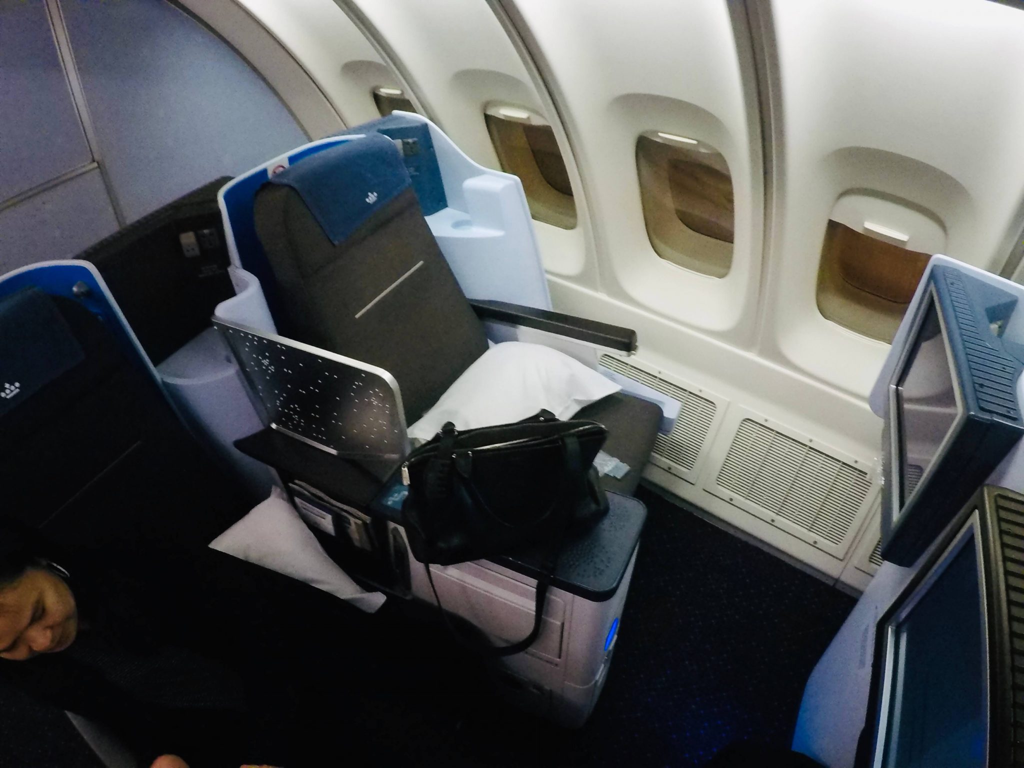 Review KLM Boeing 747 World Business Class Upper Upon Boarding