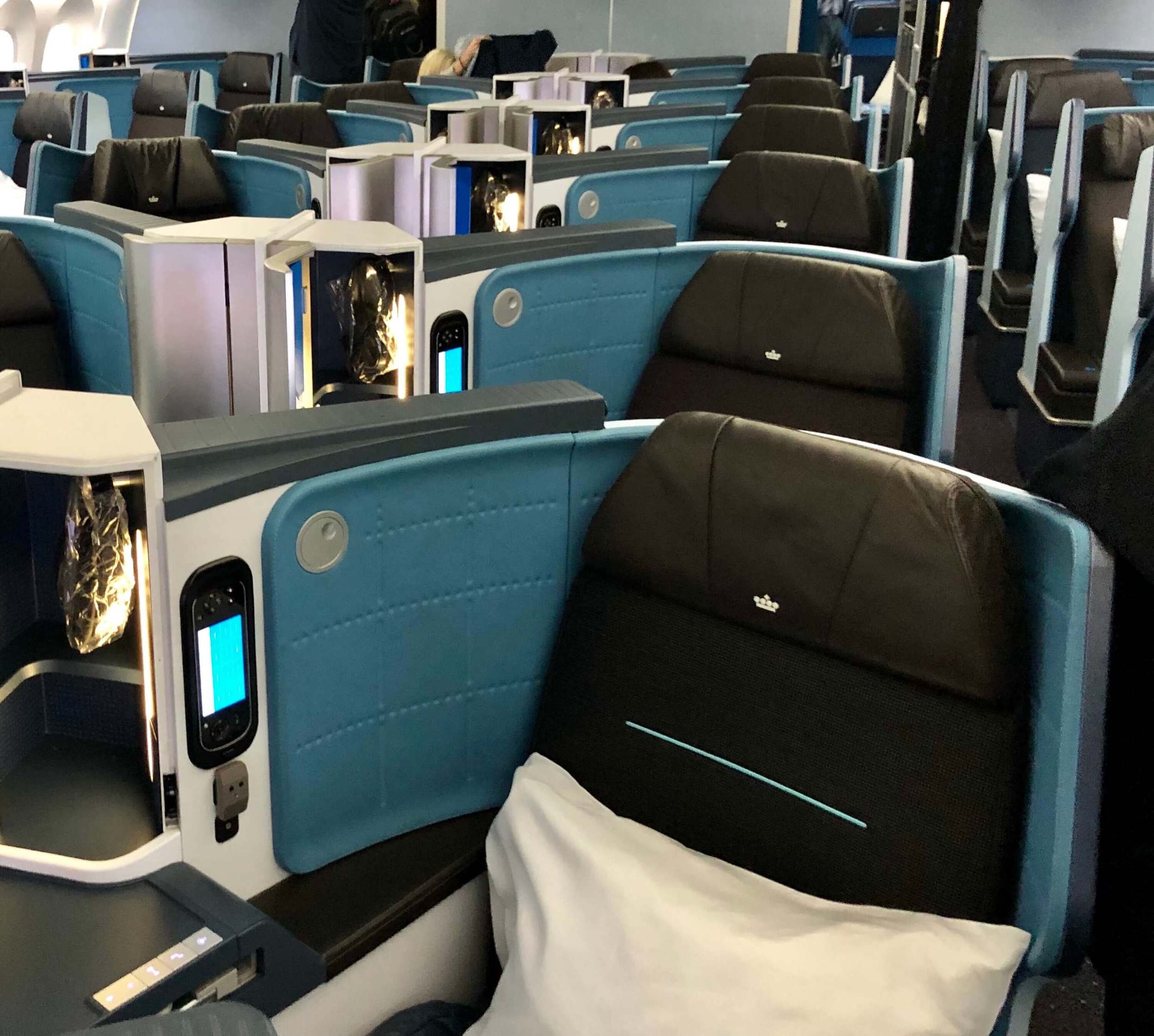 Review KLM Boeing 787 9 World Business Class Upon Boarding 2023