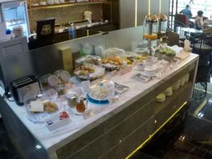 luxurious travel, china airlines, dynasty lounge, buffet