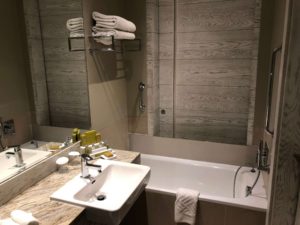 Hilton Dead Sea Resort & Spa, Bathroom