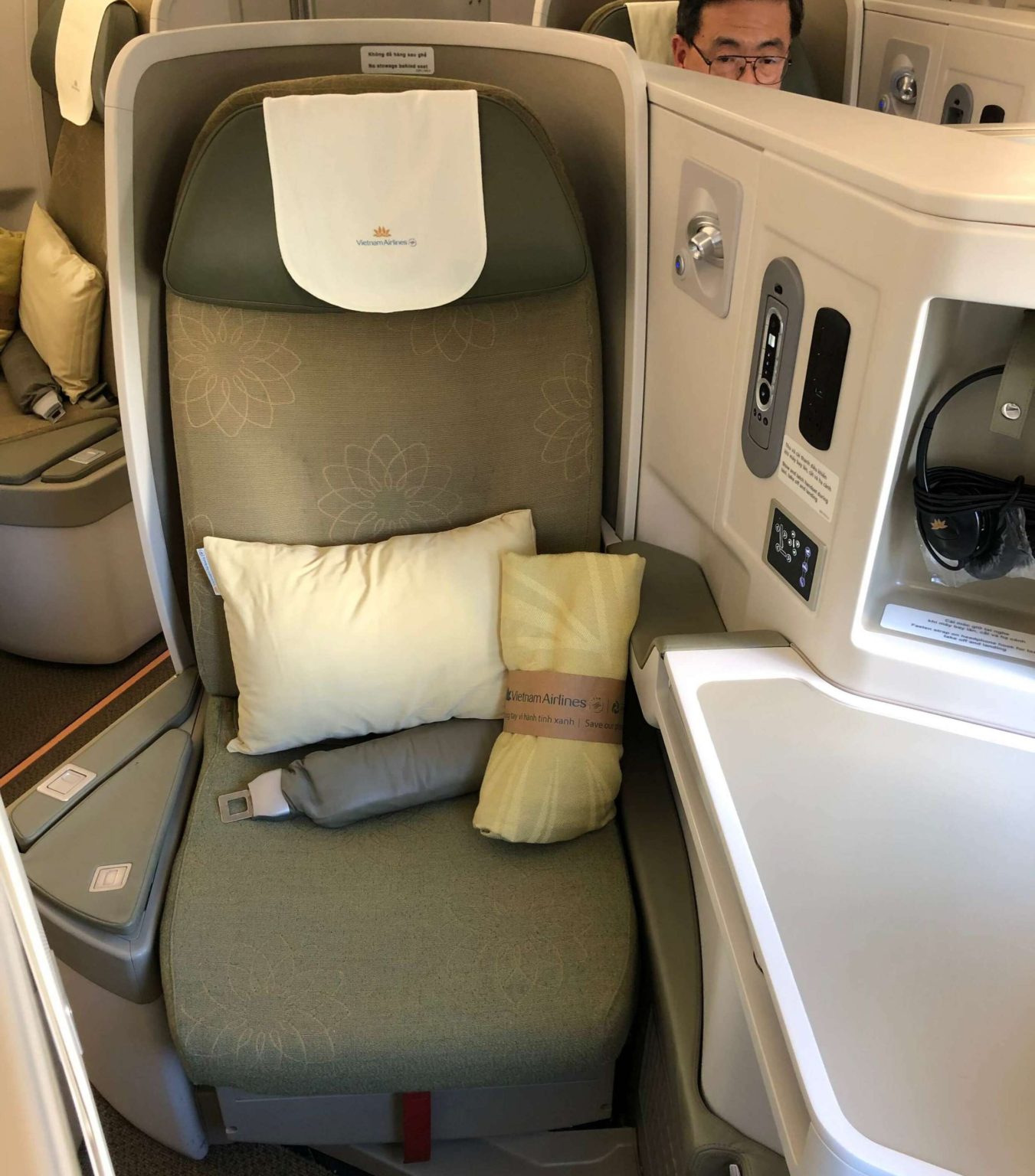 Review Vietnam Airlines A350 Business Class Upon Boarding