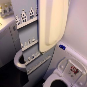 KLM, World Business Class, Dreamliner, Lavatory-2