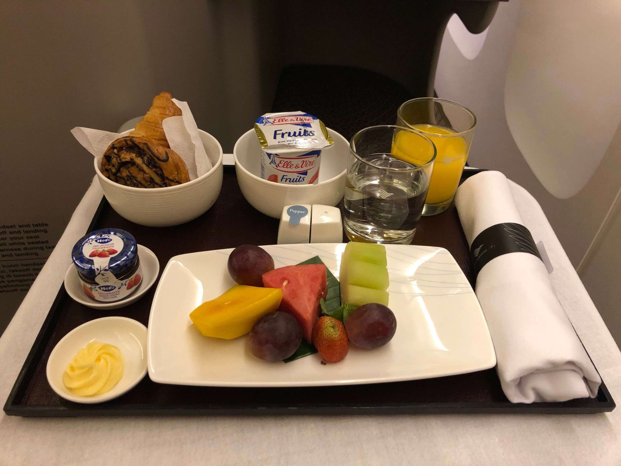 Garuda Indonesia Business Class Boeing 777 Breakfast | Upon Boarding