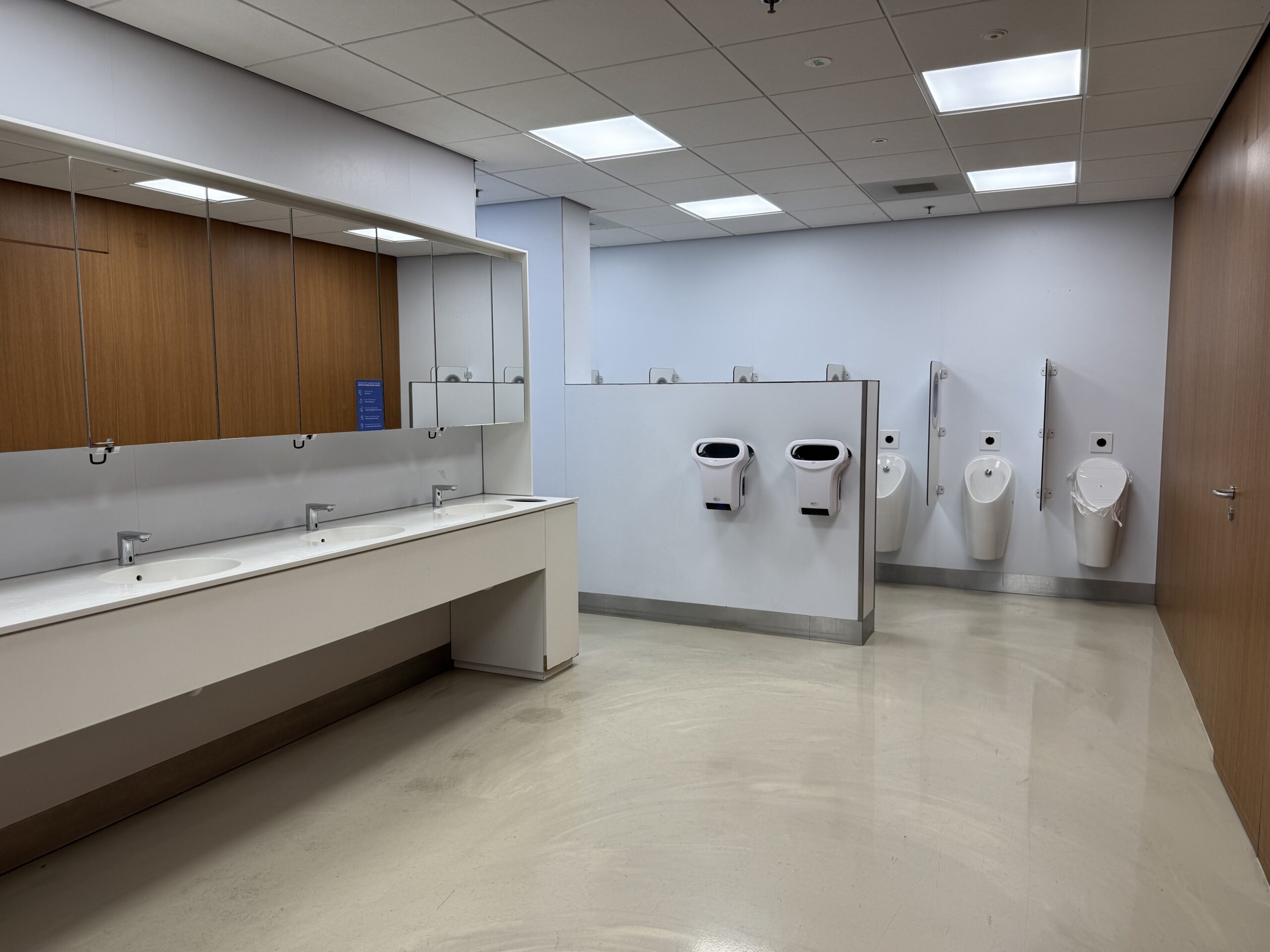 Privium ExpressLounge Eindhoven Review