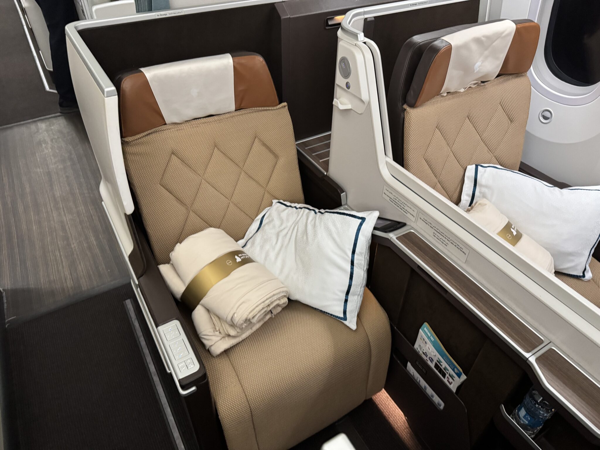 Oman Air Business Class Boeing 787-9 Dreamliner